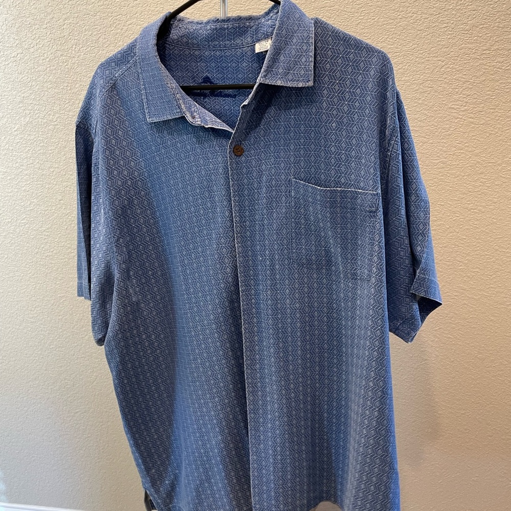 Tommy Bahama men’s XL button up dress shirt
